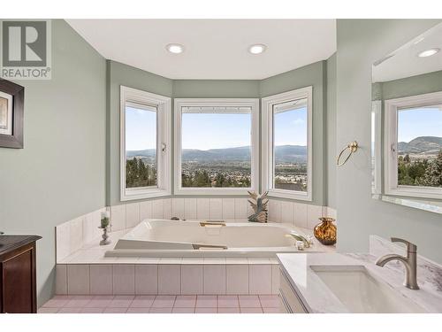 Primary ensuite - 761 Siwash Court, Kelowna, BC - Indoor Photo Showing Bathroom