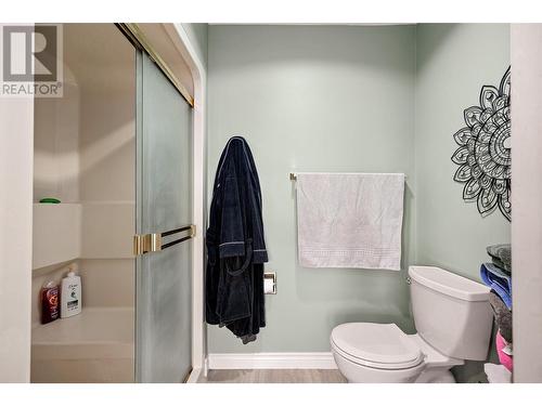 761 Siwash Court, Kelowna, BC - Indoor Photo Showing Bathroom