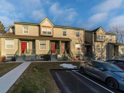 12 Collins Grove Ridge  Dartmouth, NS B2W 5Y2