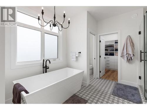 689 Balsam Road, Kelowna, BC - Indoor Photo Showing Bathroom