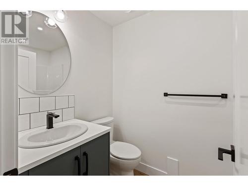 689 Balsam Road, Kelowna, BC - Indoor Photo Showing Bathroom