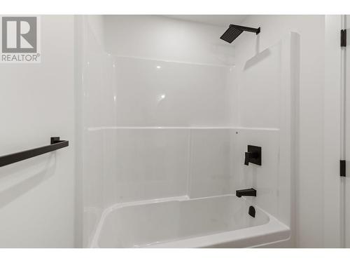 689 Balsam Road, Kelowna, BC - Indoor Photo Showing Bathroom