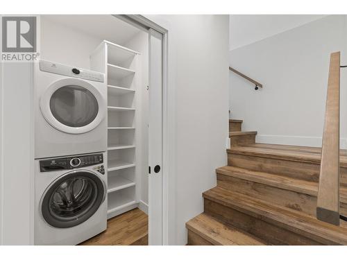 689 Balsam Road, Kelowna, BC - Indoor Photo Showing Laundry Room