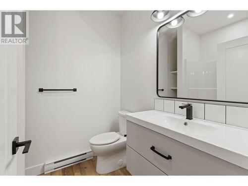 689 Balsam Road, Kelowna, BC - Indoor Photo Showing Bathroom