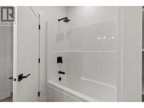 689 Balsam Road, Kelowna, BC - Indoor Photo Showing Bathroom