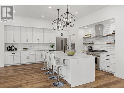 689 Balsam Road, Kelowna, BC - Indoor Photo Showing Kitchen With Upgraded Kitchen