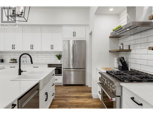 689 Balsam Road, Kelowna, BC - Indoor Photo Showing Kitchen With Stainless Steel Kitchen With Upgraded Kitchen