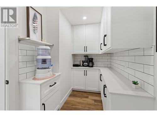 689 Balsam Road, Kelowna, BC - Indoor Photo Showing Kitchen