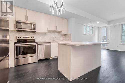 17 - 2199 Lillykin Street, Oakville, ON - Indoor Photo Showing Kitchen With Upgraded Kitchen