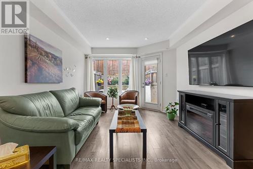 5-01 - 2420 Baronwood Drive, Oakville, ON - Indoor Photo Showing Living Room