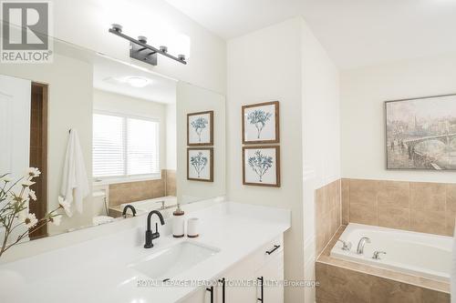 348 Tonelli Lane, Milton, ON - Indoor Photo Showing Bathroom