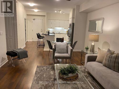 215 - 830 Scollard Court, Mississauga, ON - Indoor Photo Showing Living Room