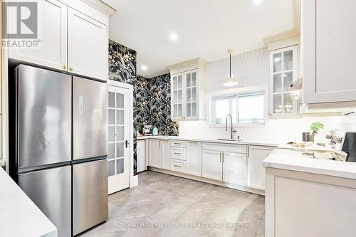 30 Nassau Street, Oshawa (Vanier), ON - Indoor Photo Showing Kitchen With Upgraded Kitchen