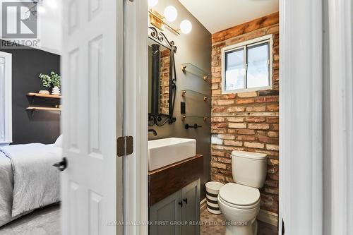 30 Nassau Street, Oshawa (Vanier), ON - Indoor Photo Showing Bathroom