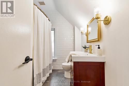 30 Nassau Street, Oshawa (Vanier), ON - Indoor Photo Showing Bathroom