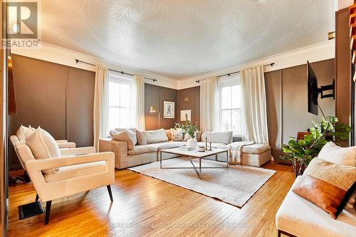 30 Nassau Street, Oshawa (Vanier), ON - Indoor Photo Showing Living Room