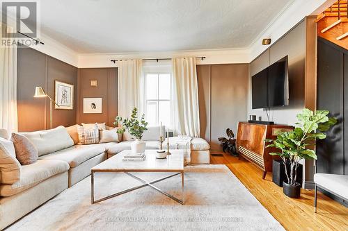 30 Nassau Street, Oshawa (Vanier), ON - Indoor Photo Showing Living Room