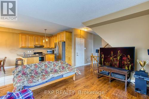 3 Springstead Avenue, Hamilton, ON - Indoor Photo Showing Kitchen