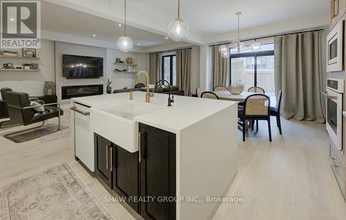 641 Wild Rye Street, Waterloo, ON - Indoor Photo Showing Kitchen With Upgraded Kitchen