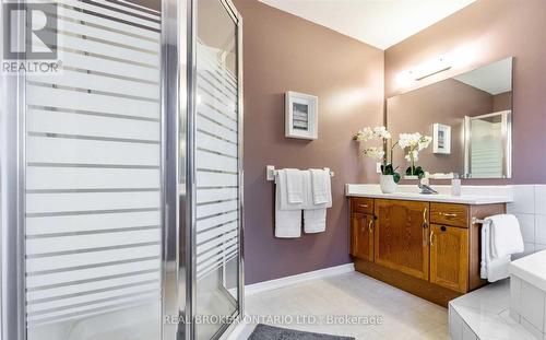 20 Elderridge Court, Hamilton, ON - Indoor Photo Showing Bathroom