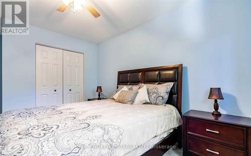 20 Elderridge Court, Hamilton, ON - Indoor Photo Showing Bedroom