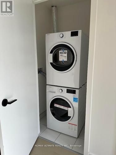 208 - 123 Portland Street, Toronto, ON - Indoor Photo Showing Laundry Room