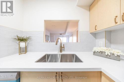 319 - 2351 Kennedy Road, Toronto, ON - Indoor Photo Showing Kitchen