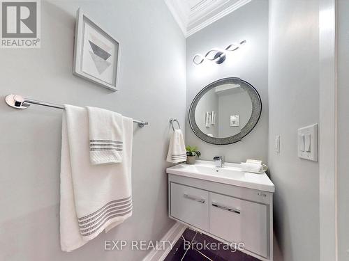 318 Rhodes Avenue, Toronto, ON - Indoor Photo Showing Bathroom