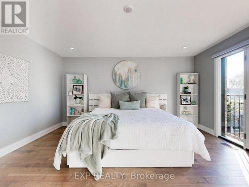 318 Rhodes Avenue, Toronto, ON - Indoor Photo Showing Bedroom