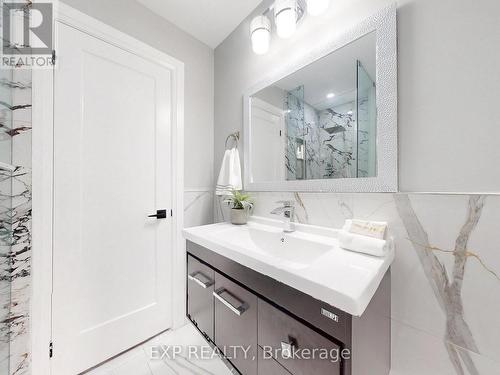 318 Rhodes Avenue, Toronto, ON - Indoor Photo Showing Bathroom