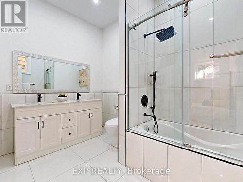 318 Rhodes Avenue, Toronto, ON - Indoor Photo Showing Bathroom