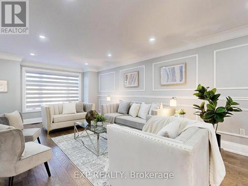 318 Rhodes Avenue, Toronto, ON - Indoor Photo Showing Living Room