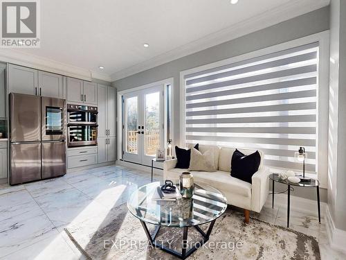 318 Rhodes Avenue, Toronto, ON - Indoor Photo Showing Living Room