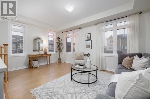 23 Senay Circle, Clarington, ON - Indoor Photo Showing Living Room