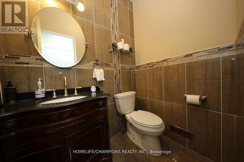 142 Estate Garden Avenue, Richmond Hill, ON - Indoor Photo Showing Bathroom