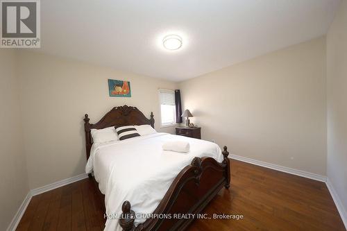 142 Estate Garden Avenue, Richmond Hill, ON - Indoor Photo Showing Bedroom