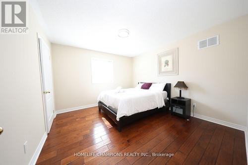 142 Estate Garden Avenue, Richmond Hill, ON - Indoor Photo Showing Bedroom