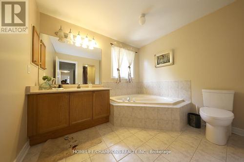 142 Estate Garden Avenue, Richmond Hill, ON - Indoor Photo Showing Bathroom