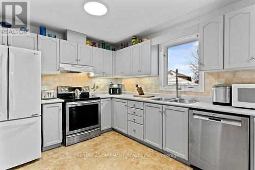 4535 Weltman Way, Lincoln, ON - Indoor Photo Showing Kitchen With Double Sink