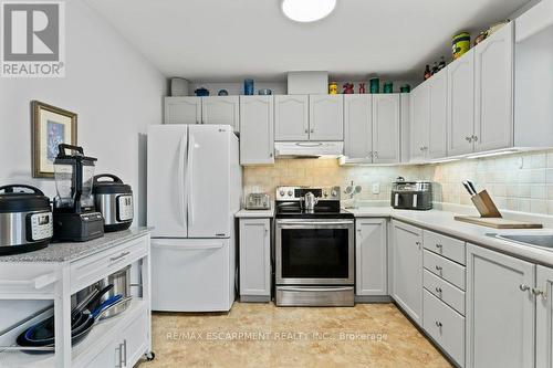 4535 Weltman Way, Lincoln, ON - Indoor Photo Showing Kitchen