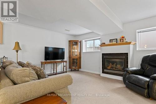 4535 Weltman Way, Lincoln, ON - Indoor Photo Showing Living Room With Fireplace