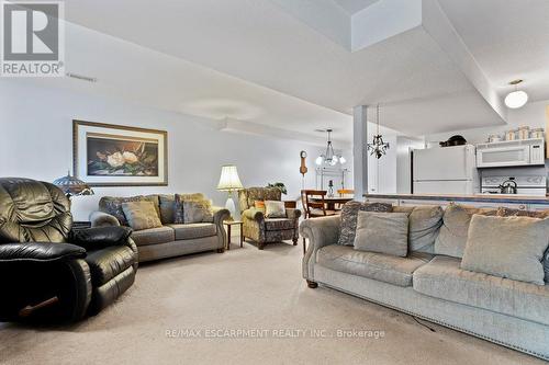 4535 Weltman Way, Lincoln, ON - Indoor Photo Showing Living Room