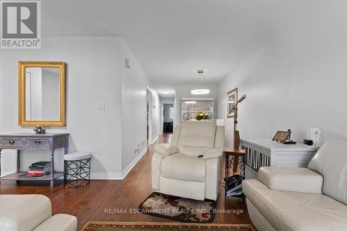 4535 Weltman Way, Lincoln, ON - Indoor Photo Showing Living Room