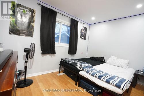 96 Wellington Street E, Barrie, ON - Indoor Photo Showing Bedroom