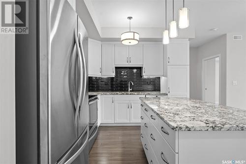 211 1025 Moss Avenue, Saskatoon, SK - Indoor Photo Showing Kitchen With Stainless Steel Kitchen With Upgraded Kitchen