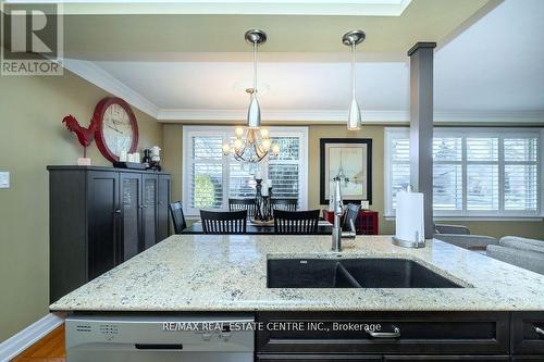 156 Wakefield Road, Milton, ON - Indoor Photo Showing Kitchen