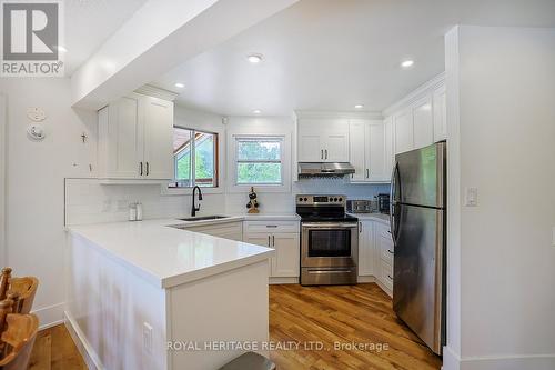 5225 Rice Lake Drive N, Hamilton Township, ON - Indoor Photo Showing Kitchen