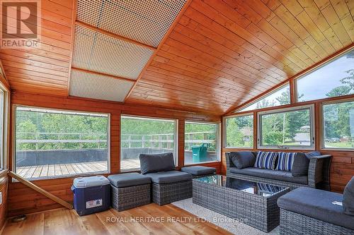 5225 Rice Lake Drive N, Hamilton Township, ON - Indoor Photo Showing Living Room