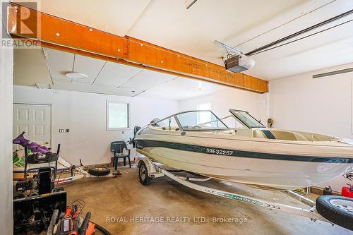 5225 Rice Lake Drive N, Hamilton Township, ON - Indoor Photo Showing Garage