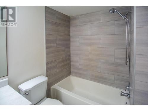 735 Cook Road Unit# 109A, Kelowna, BC - Indoor Photo Showing Bathroom